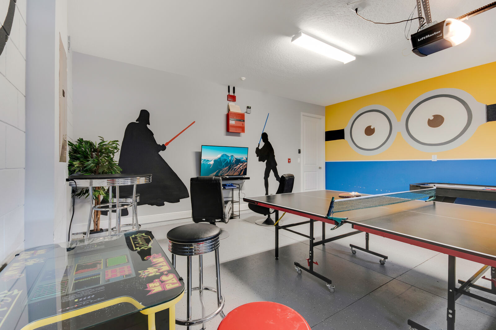 Games room with pool table